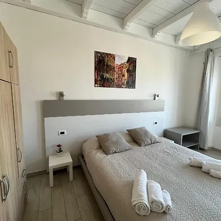 Red Moon Apartment *